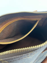 Load image into Gallery viewer, Louis Vuitton Speedy Handbag Monogram Canvas 25