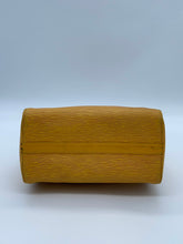 Load image into Gallery viewer, Louis Vuitton Speedy 25 Epi Leather