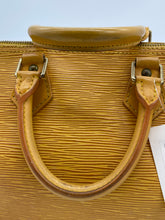Load image into Gallery viewer, Louis Vuitton Speedy 25 Epi Leather