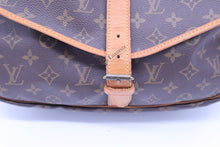 Load image into Gallery viewer, Louis Vuitton Saumur Messenger Bag