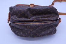 Load image into Gallery viewer, Louis Vuitton Saumur Messenger Bag