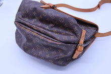 Load image into Gallery viewer, Louis Vuitton Saumur Messenger Bag