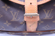 Load image into Gallery viewer, Louis Vuitton Saumur Messenger Bag