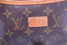 Load image into Gallery viewer, Louis Vuitton Saumur Messenger Bag