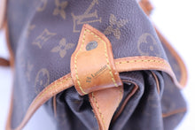 Load image into Gallery viewer, Louis Vuitton Saumur Messenger Bag