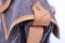 Load image into Gallery viewer, Louis Vuitton Saumur Messenger Bag