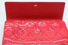 Load image into Gallery viewer, Louis Vuitton Sarah Wallet