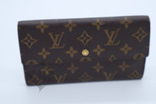 Load image into Gallery viewer, Louis Vuitton International Wallet
