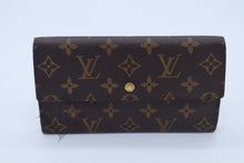 Load image into Gallery viewer, Louis Vuitton International Wallet