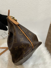 Load image into Gallery viewer, Louis Vuitton Monogram Turenne Crossbody Bag