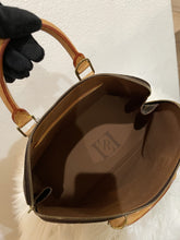 Load image into Gallery viewer, Louis Vuitton Monogram Alma MM