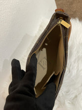 Load image into Gallery viewer, Louis Vuitton Looping Monogram Handbag