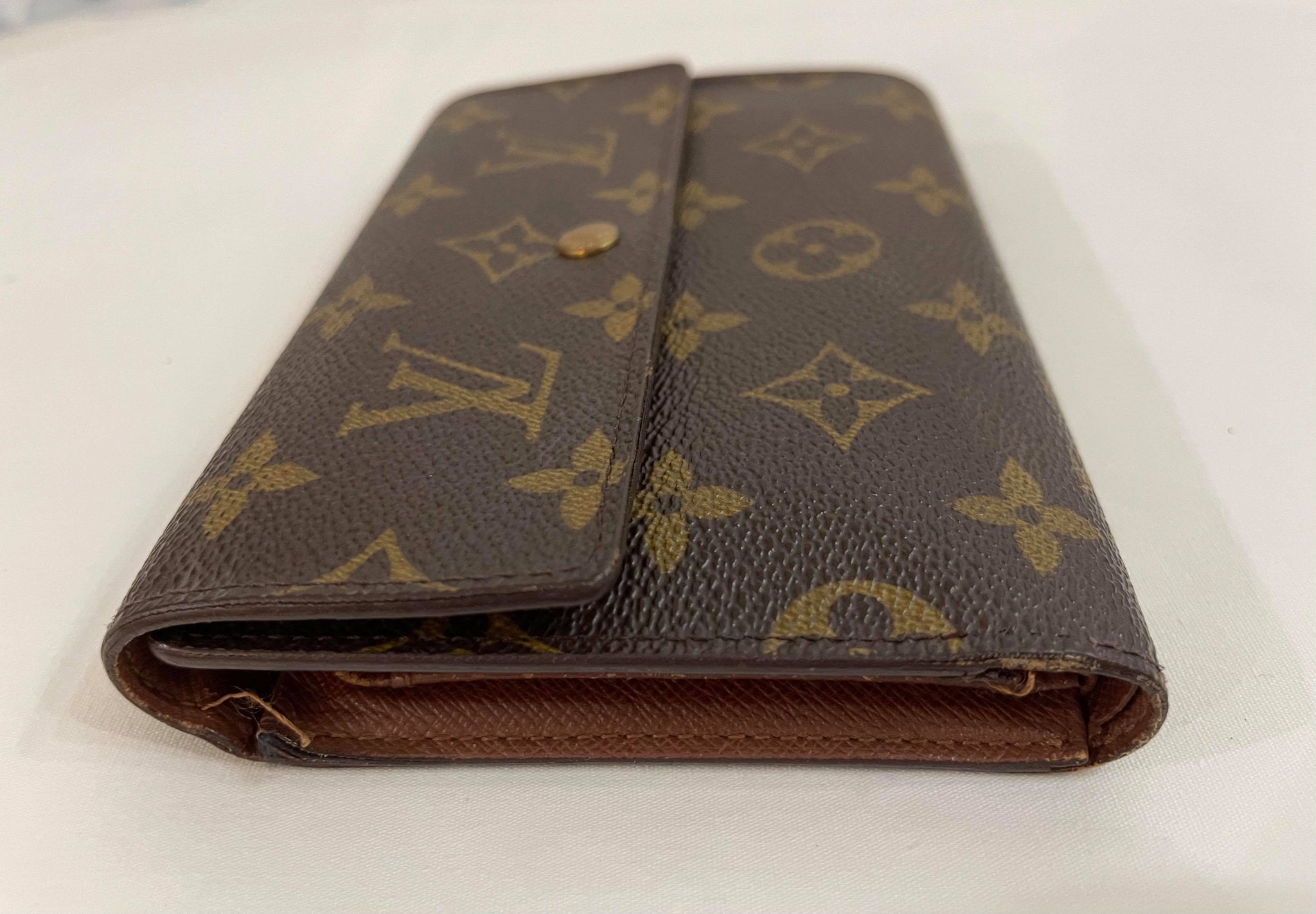 Louis Vuitton international trifold wallet TH0030