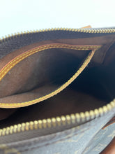 Load image into Gallery viewer, Louis Vuitton Speedy Handbag Monogram Canvas 25
