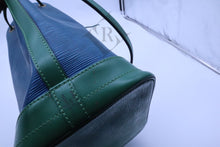Load image into Gallery viewer, Louis Vuitton Noé Bucket Bag
