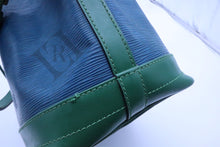 Load image into Gallery viewer, Louis Vuitton Noé Bucket Bag
