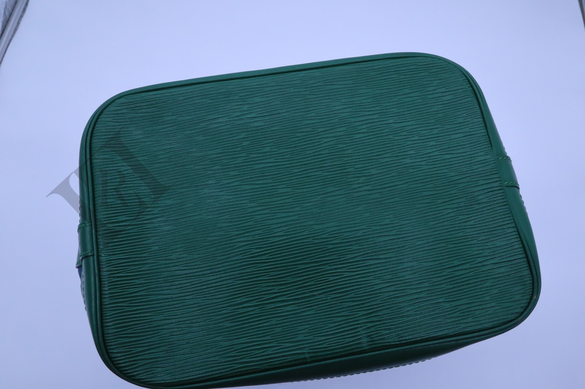 Louis Vuitton Lockme Bucket Bag Leather Green 20969857