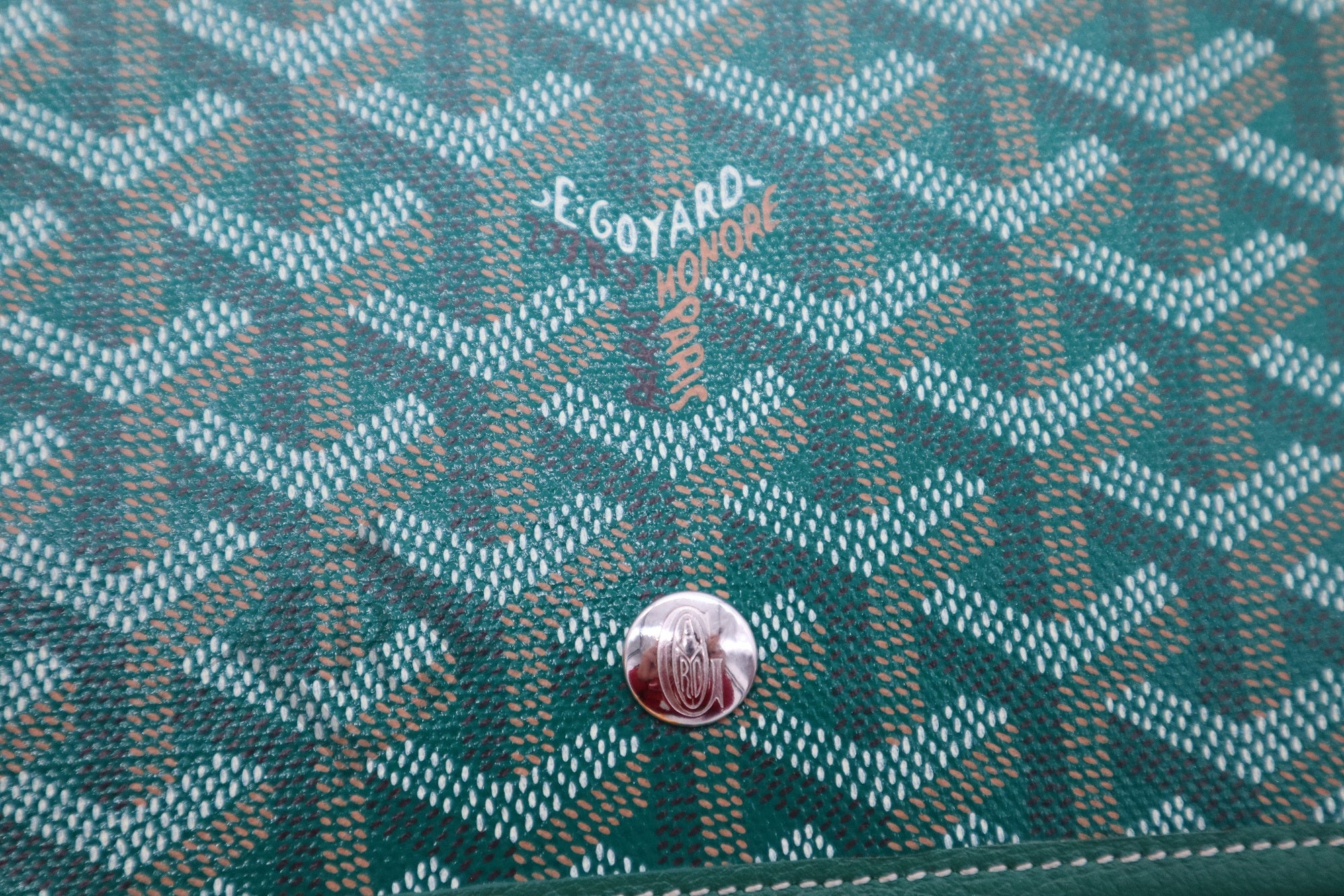 Maison Goyard - *The Plumet Wallet & Bag: The Art of Modularity by Goyard  Inspired by the removable inner pochette of the emblematic Saint-Louis tote  bag, the Plumet celebrates Goyard's traditional artisan