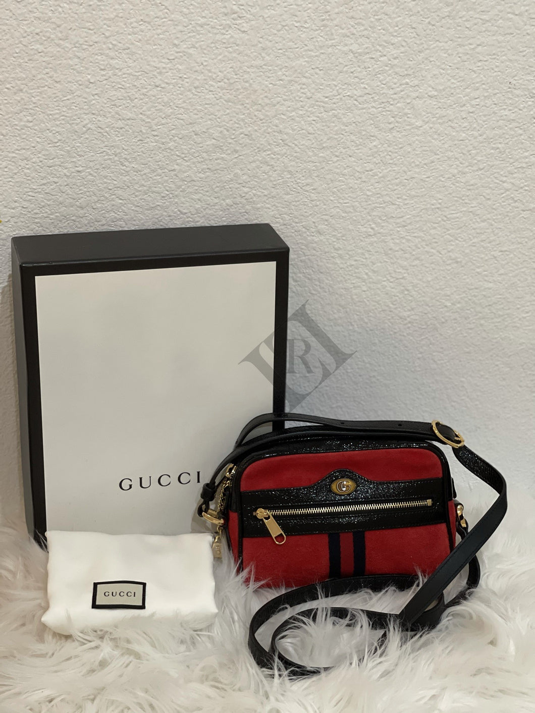 Gucci Ophidia Shoulder Crossbody in Red